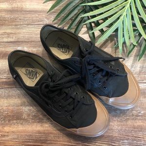 Men’s black vans